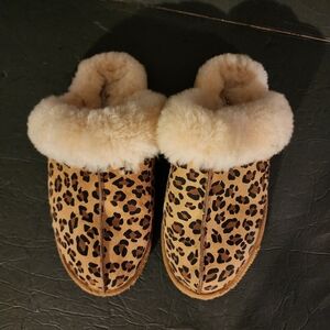 UGG Scuffette II Spotty Leopard Slippers Size 8